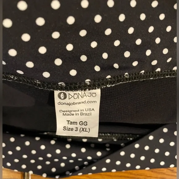 NWOT dona jo women’s ultimate skirt/skort,black polka dot color,size 3 XL